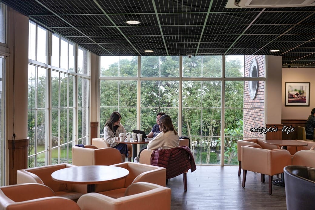 Mr. Brown 伯朗咖啡館礁溪店，森林系歐式莊園大片落地窗還有游泳池，藏在小路之中的世外桃源秘境咖啡廳