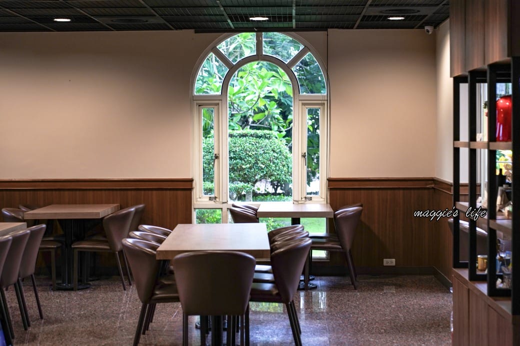 Mr. Brown 伯朗咖啡館礁溪店，森林系歐式莊園大片落地窗還有游泳池，藏在小路之中的世外桃源秘境咖啡廳