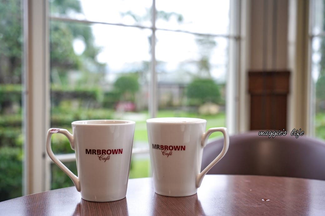 Mr. Brown 伯朗咖啡館礁溪店，森林系歐式莊園大片落地窗還有游泳池，藏在小路之中的世外桃源秘境咖啡廳