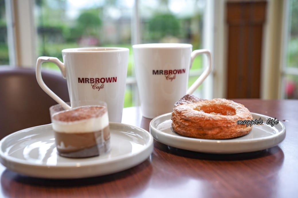 Mr. Brown 伯朗咖啡館礁溪店，森林系歐式莊園大片落地窗還有游泳池，藏在小路之中的世外桃源秘境咖啡廳