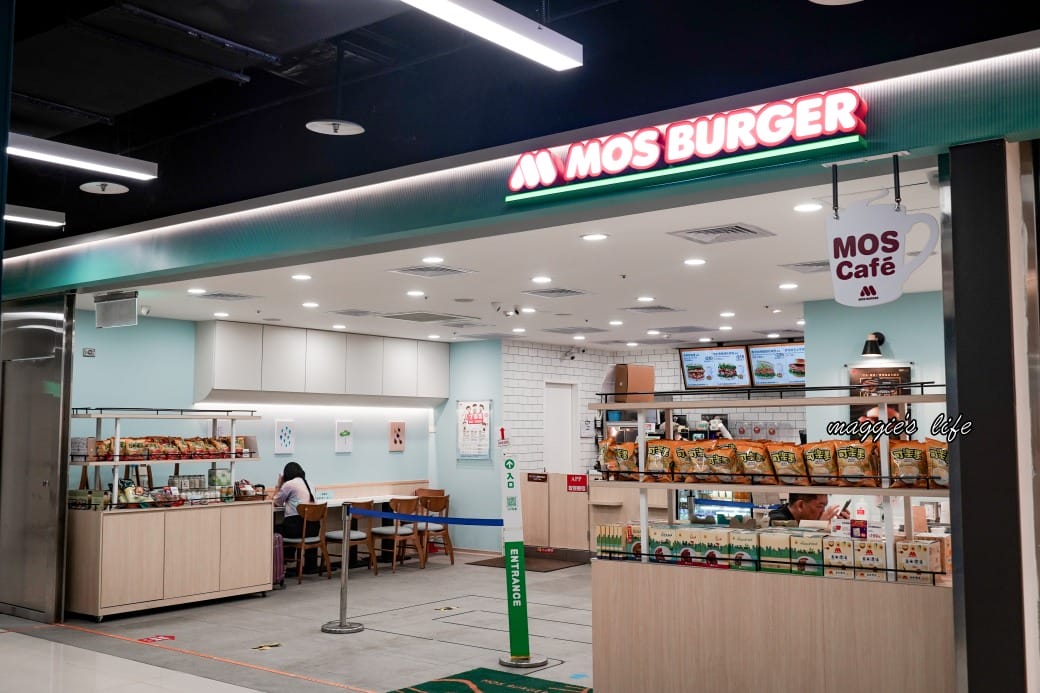 松山機場第二航廈美食商場，看飛機吃美食，還有停機坪可以打卡，不用出國也可以吃美食