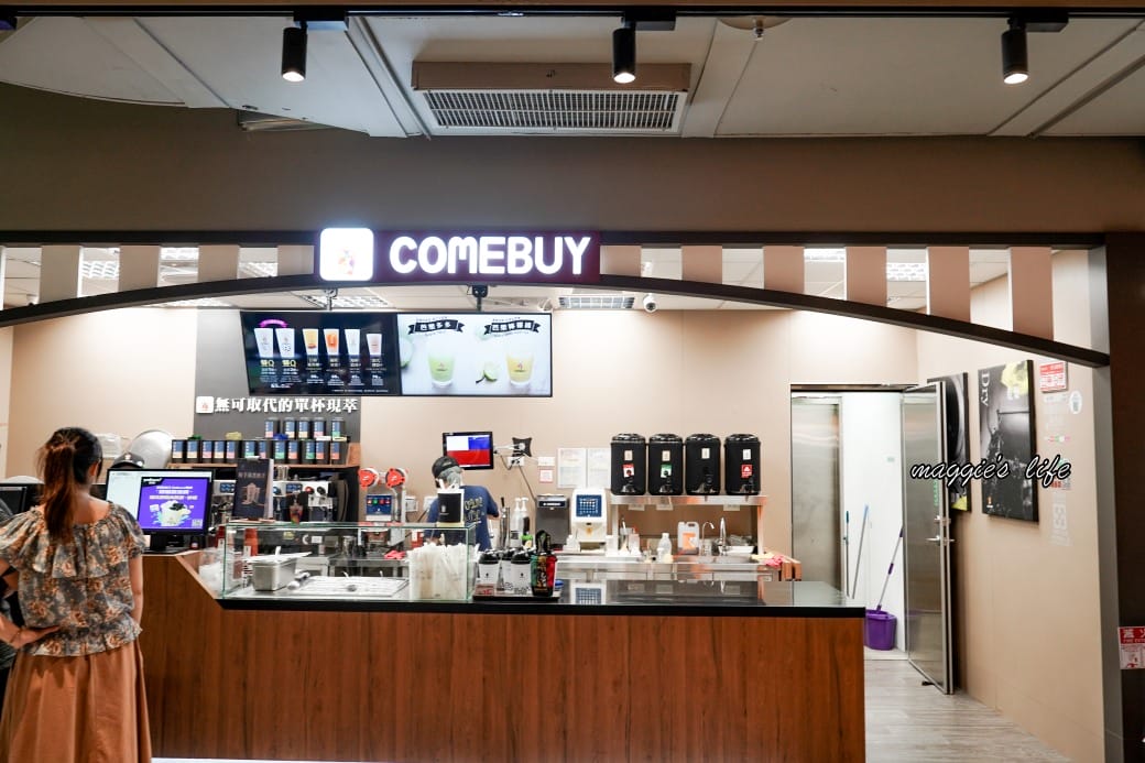 松山機場第二航廈美食商場，看飛機吃美食，還有停機坪可以打卡，不用出國也可以吃美食