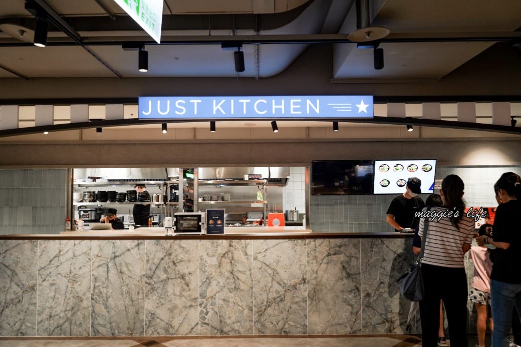 松山機場第二航廈美食商場，看飛機吃美食，還有停機坪可以打卡，不用出國也可以吃美食