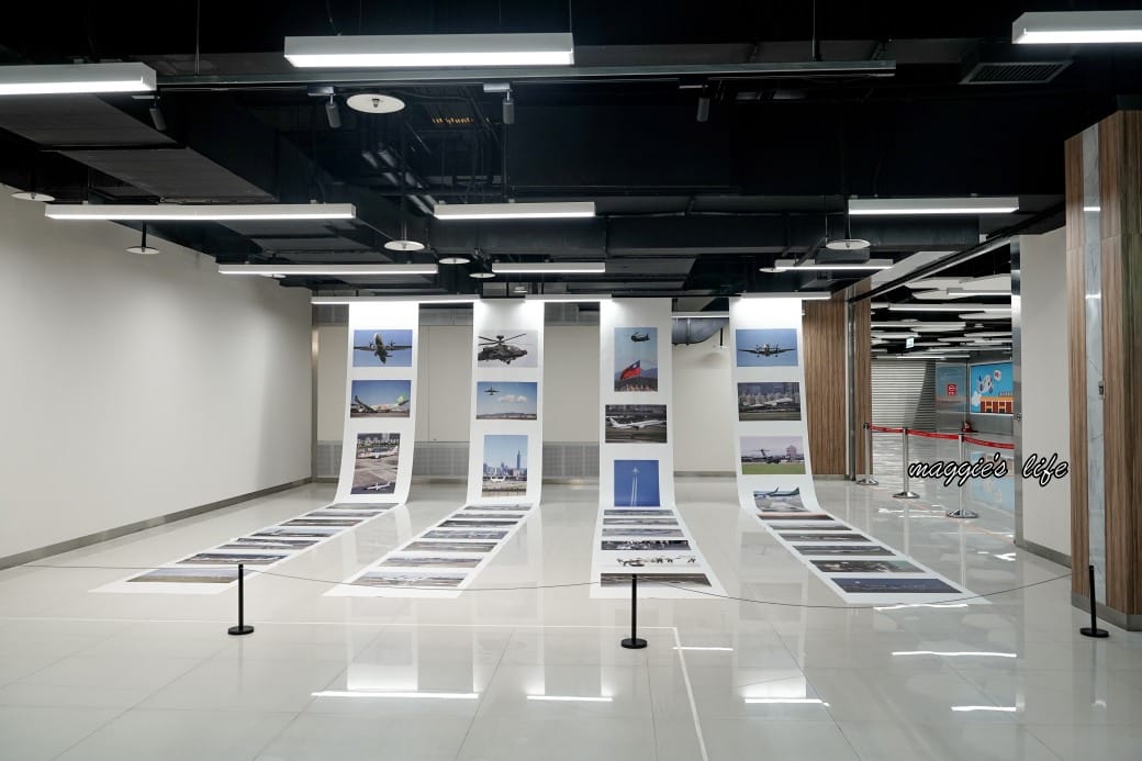 松山機場第二航廈美食商場，看飛機吃美食，還有停機坪可以打卡，不用出國也可以吃美食