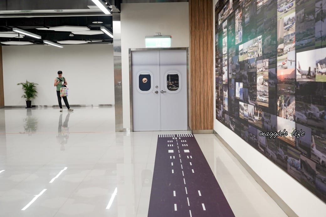 松山機場第二航廈美食商場，看飛機吃美食，還有停機坪可以打卡，不用出國也可以吃美食