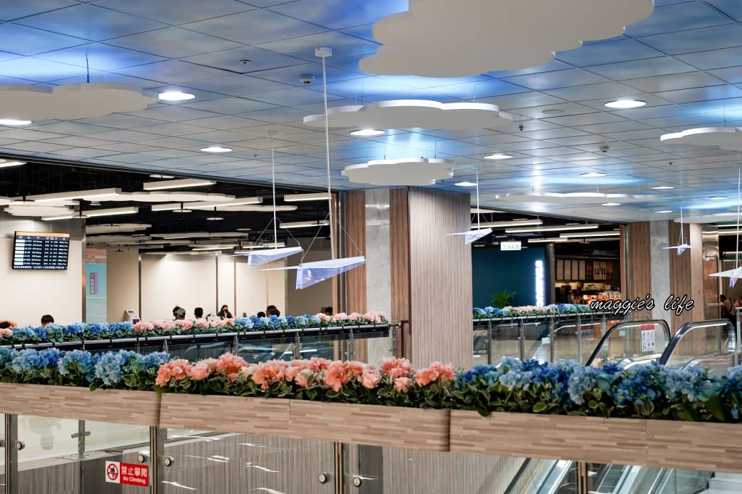 松山機場第二航廈美食商場，看飛機吃美食，還有停機坪可以打卡，不用出國也可以吃美食