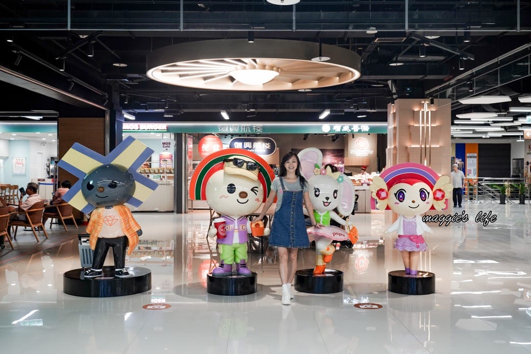 松山機場第二航廈美食商場，看飛機吃美食，還有停機坪可以打卡，不用出國也可以吃美食