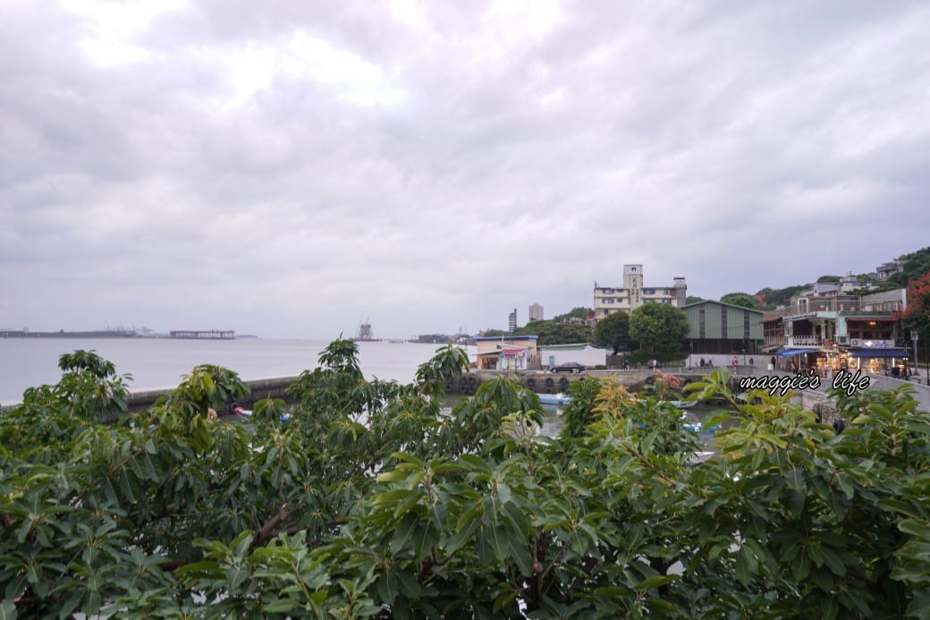 天使熱愛的生活咖啡廳，淡水老街隱藏版咖啡廳，看海景看夕陽聊天的好地方