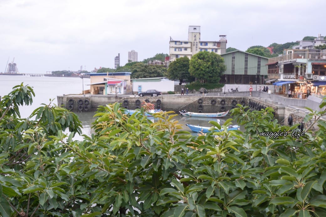 天使熱愛的生活咖啡廳，淡水老街隱藏版咖啡廳，看海景看夕陽聊天的好地方