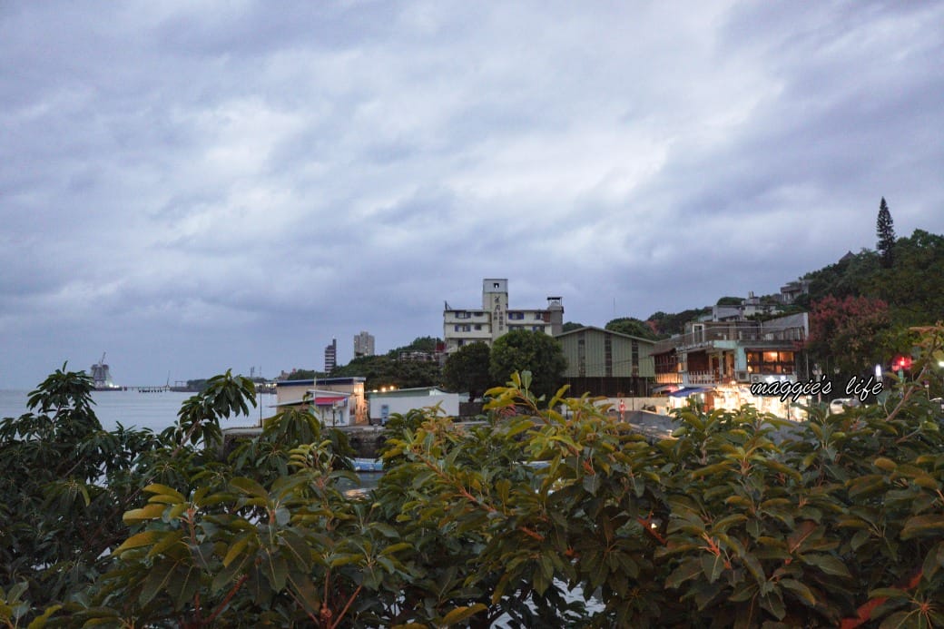 天使熱愛的生活咖啡廳，淡水老街隱藏版咖啡廳，看海景看夕陽聊天的好地方