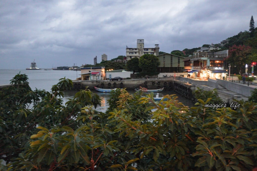 天使熱愛的生活咖啡廳，淡水老街隱藏版咖啡廳，看海景看夕陽聊天的好地方