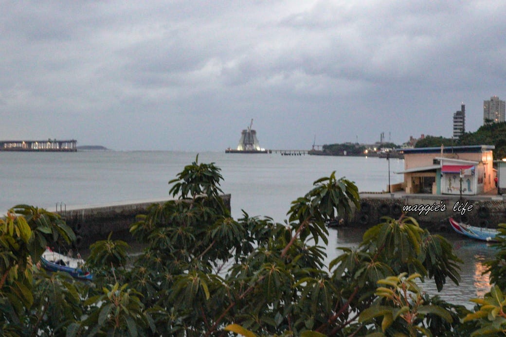 天使熱愛的生活咖啡廳，淡水老街隱藏版咖啡廳，看海景看夕陽聊天的好地方