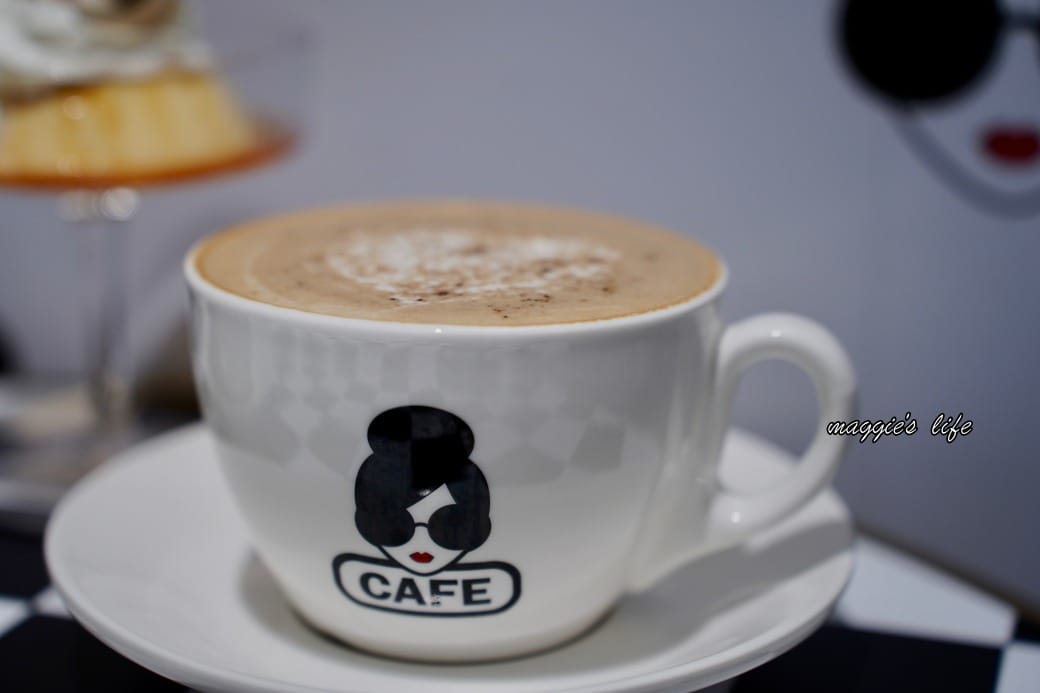 全球第一間alice + olivia café插旗新光三越A8,時尚又可愛的 Stacey Face 娃娃頭超級療癒,快約姊姊妹妹來下午茶吧 - 第25張圖 全球第一間alice + olivia café插旗新光三越A8,時尚又可愛的 Stacey Face 娃娃頭超級療癒,快約姊姊妹妹來下午茶吧