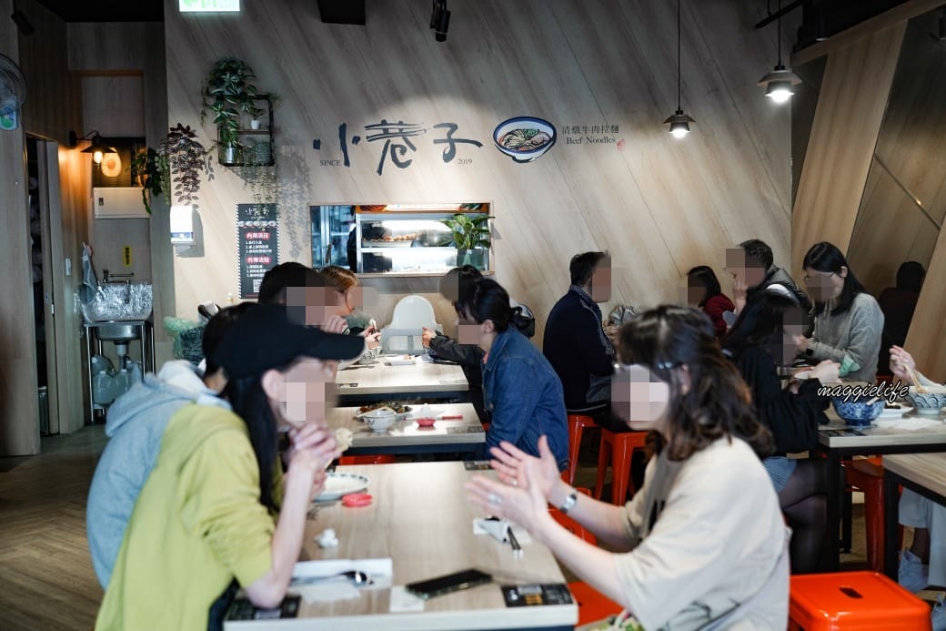 小巷子清燉牛肉麵台北四平店，松江南京美食台北牛肉麵推薦，湯頭清甜很厲害，滷味必點