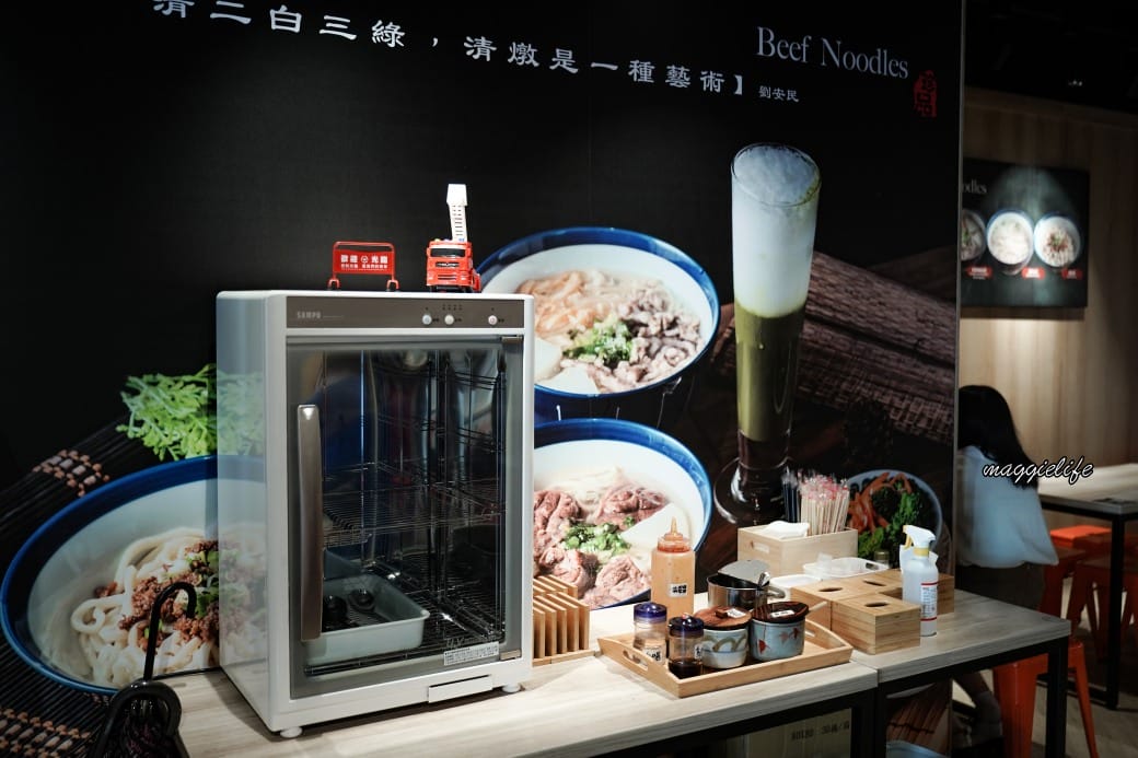 小巷子清燉牛肉麵台北四平店，松江南京美食台北牛肉麵推薦，湯頭清甜很厲害，滷味必點