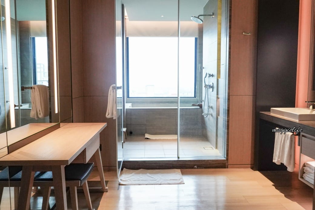 宜蘭溫泉飯店｜礁溪寒沐酒店，礁溪親子飯店高評價二訪推薦，獨立、戶外泡湯室，裸湯美人湯，兒童電競室，賽車跑道，溫水泳池滑水道超享受