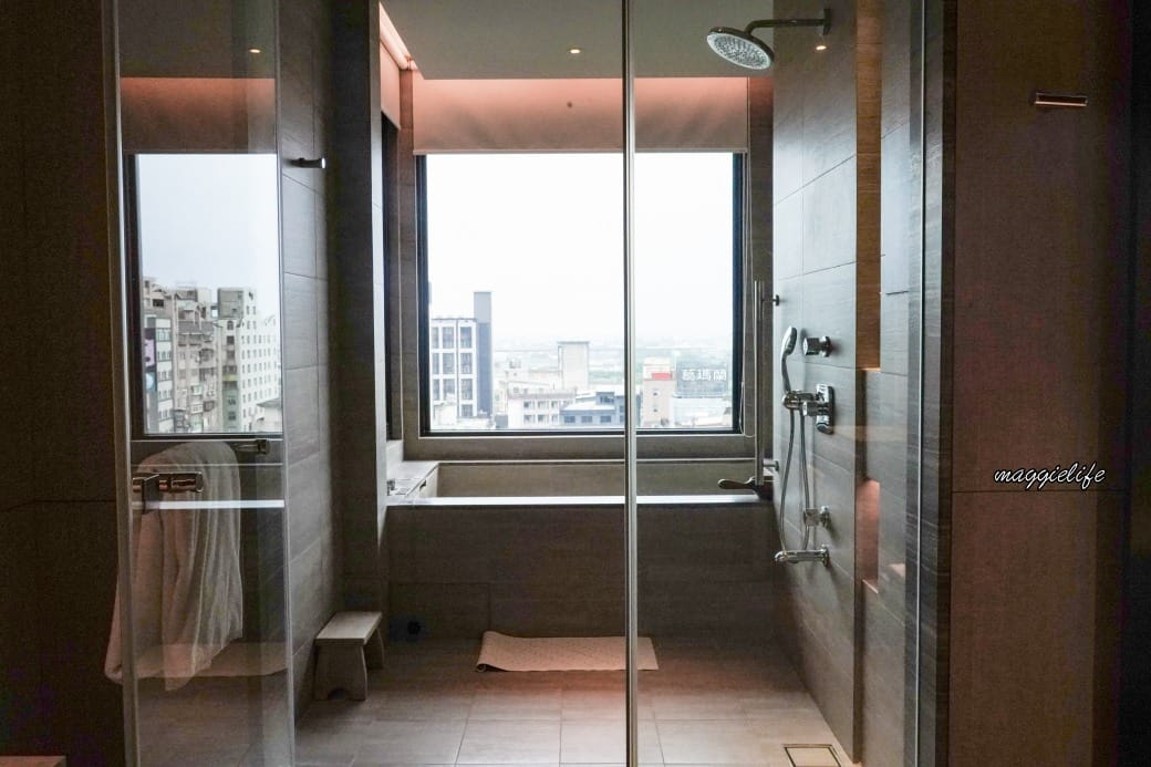 宜蘭溫泉飯店｜礁溪寒沐酒店，礁溪親子飯店高評價二訪推薦，獨立、戶外泡湯室，裸湯美人湯，兒童電競室，賽車跑道，溫水泳池滑水道超享受