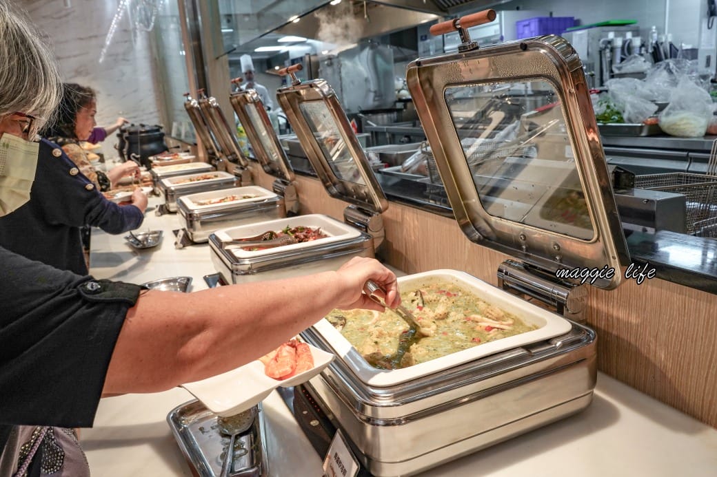 宜蘭礁溪葛瑪蘭之星飯店星苑自助餐吃到飽，只要580就可以吃到當季海鮮爐烤牛排吃到飽