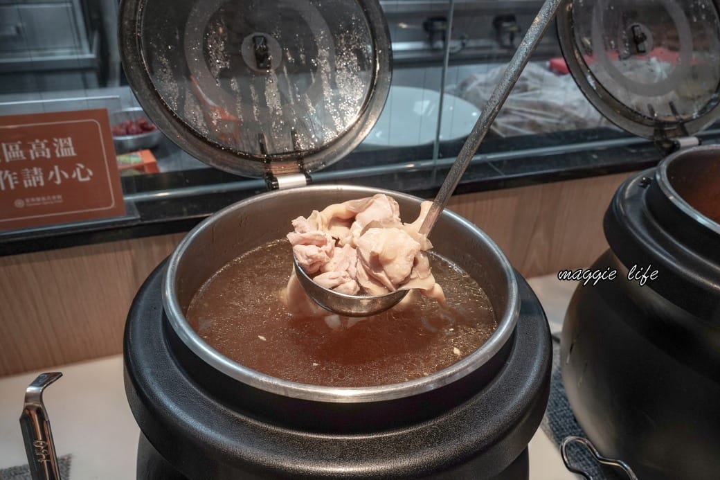 宜蘭礁溪葛瑪蘭之星飯店星苑自助餐吃到飽，只要580就可以吃到當季海鮮爐烤牛排吃到飽