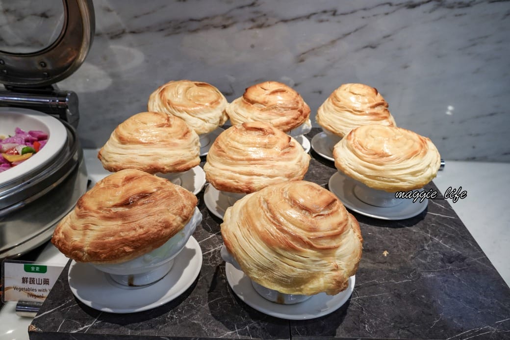 宜蘭礁溪葛瑪蘭之星飯店星苑自助餐吃到飽，只要580就可以吃到當季海鮮爐烤牛排吃到飽