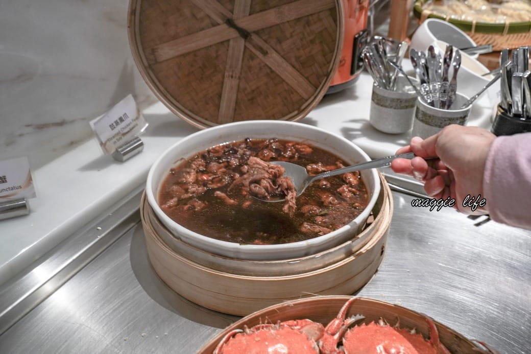 宜蘭礁溪葛瑪蘭之星飯店星苑自助餐吃到飽，只要580就可以吃到當季海鮮爐烤牛排吃到飽