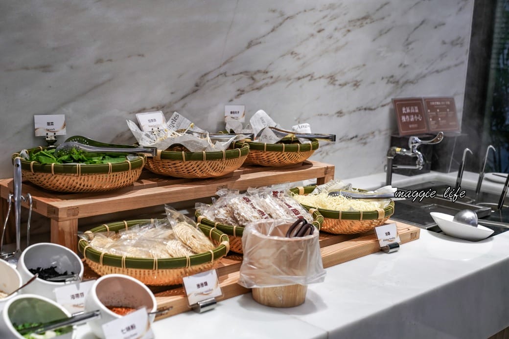 宜蘭礁溪葛瑪蘭之星飯店星苑自助餐吃到飽，只要580就可以吃到當季海鮮爐烤牛排吃到飽