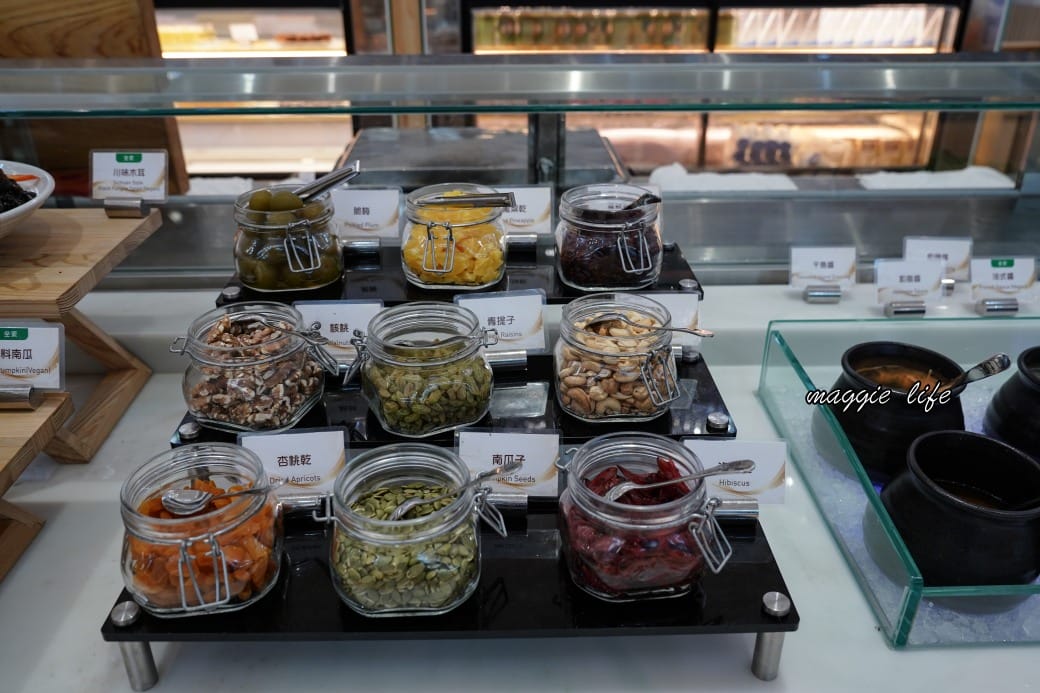 葛瑪蘭之星飯店自助早餐吃到飽 ，中式日式西式豐盛自助早餐通通都有，一泊二食溫泉飯店超級讚