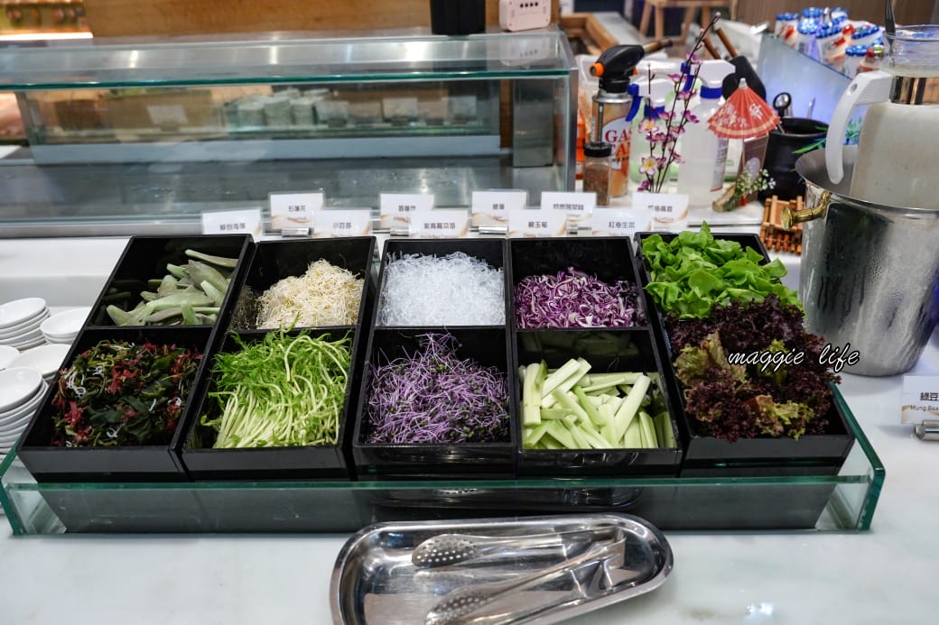 葛瑪蘭之星飯店自助早餐吃到飽 ，中式日式西式豐盛自助早餐通通都有，一泊二食溫泉飯店超級讚