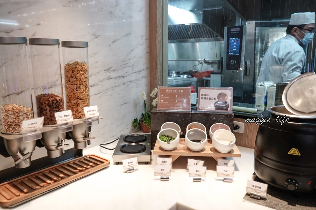 葛瑪蘭之星飯店自助早餐吃到飽 ，中式日式西式豐盛自助早餐通通都有，一泊二食溫泉飯店超級讚