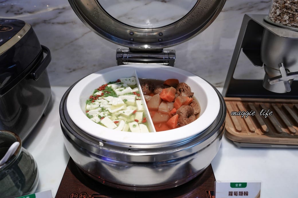 葛瑪蘭之星飯店自助早餐吃到飽 ，中式日式西式豐盛自助早餐通通都有，一泊二食溫泉飯店超級讚