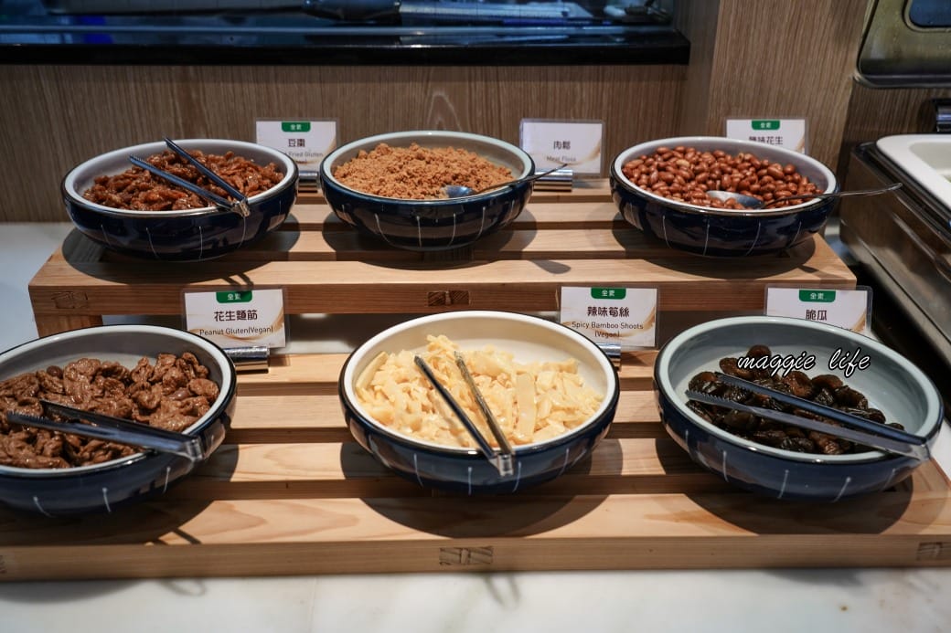 葛瑪蘭之星飯店自助早餐吃到飽 ，中式日式西式豐盛自助早餐通通都有，一泊二食溫泉飯店超級讚