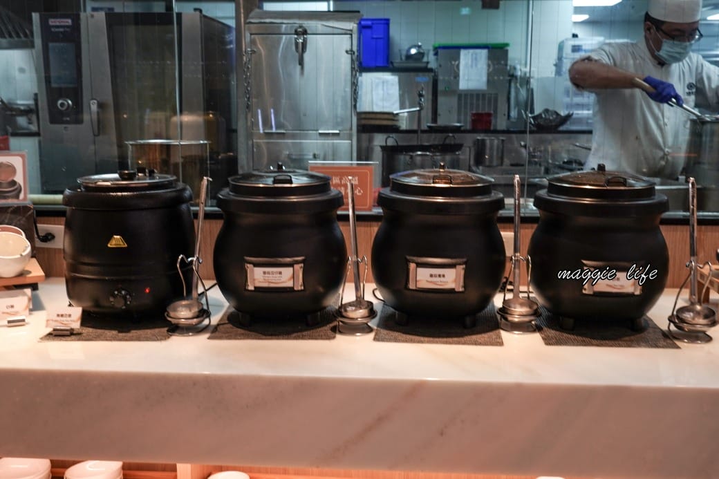 葛瑪蘭之星飯店自助早餐吃到飽 ，中式日式西式豐盛自助早餐通通都有，一泊二食溫泉飯店超級讚