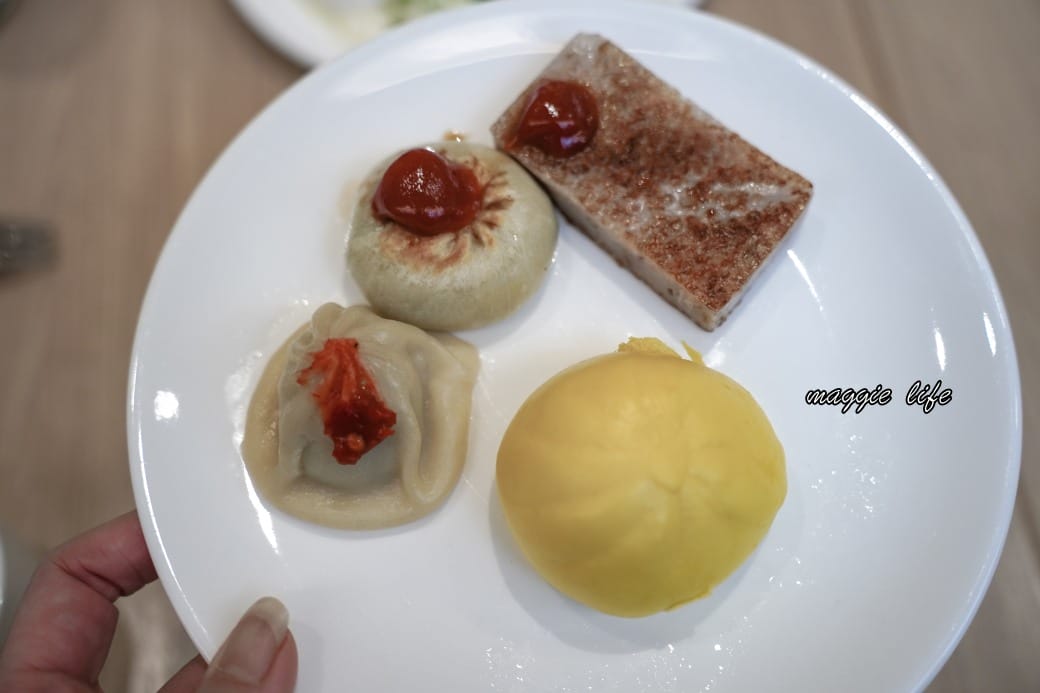 葛瑪蘭之星飯店自助早餐吃到飽 ，中式日式西式豐盛自助早餐通通都有，一泊二食溫泉飯店超級讚