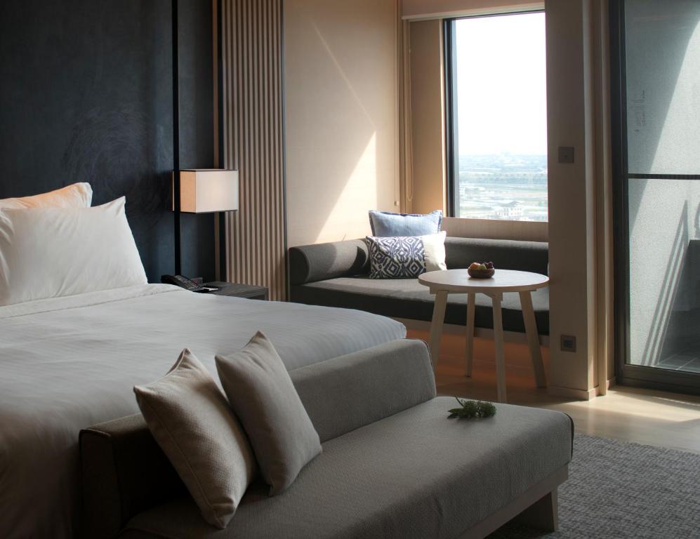 宜蘭溫泉飯店｜礁溪寒沐酒店，礁溪親子飯店高評價二訪推薦，獨立、戶外泡湯室，裸湯美人湯，兒童電競室，賽車跑道，溫水泳池滑水道超享受