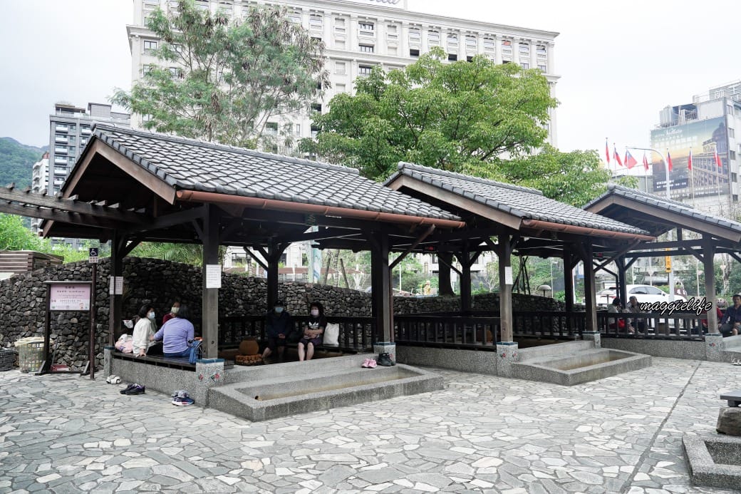 宜蘭礁溪地景廣場，免費泡湯泡腳池，有四個不同溫度的泡腳池，有停車場化妝室，免費豪華級！