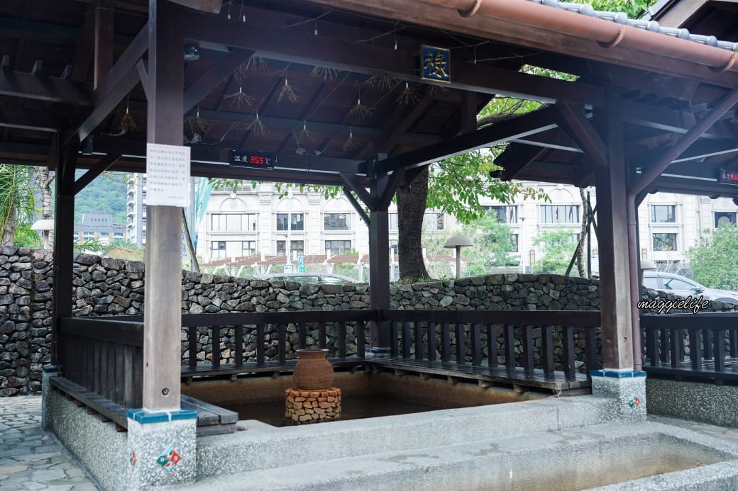 宜蘭礁溪地景廣場，免費泡湯泡腳池，有四個不同溫度的泡腳池，有停車場化妝室，免費豪華級！