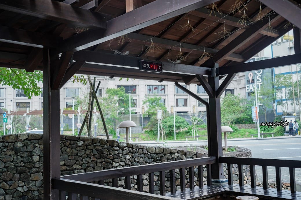 宜蘭礁溪地景廣場，免費泡湯泡腳池，有四個不同溫度的泡腳池，有停車場化妝室，免費豪華級！