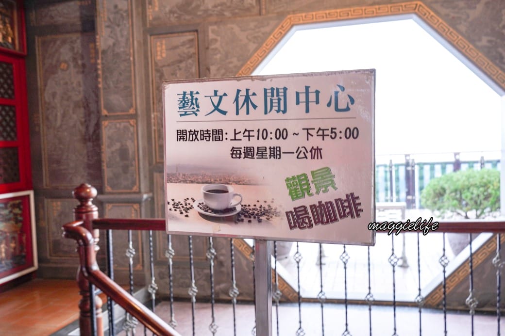 內湖碧山巖藝文休閒中心 ，秘境景觀咖啡不限時，擁百萬無敵景觀，情侶約會看夜景推薦，台北101看飛機看夕陽