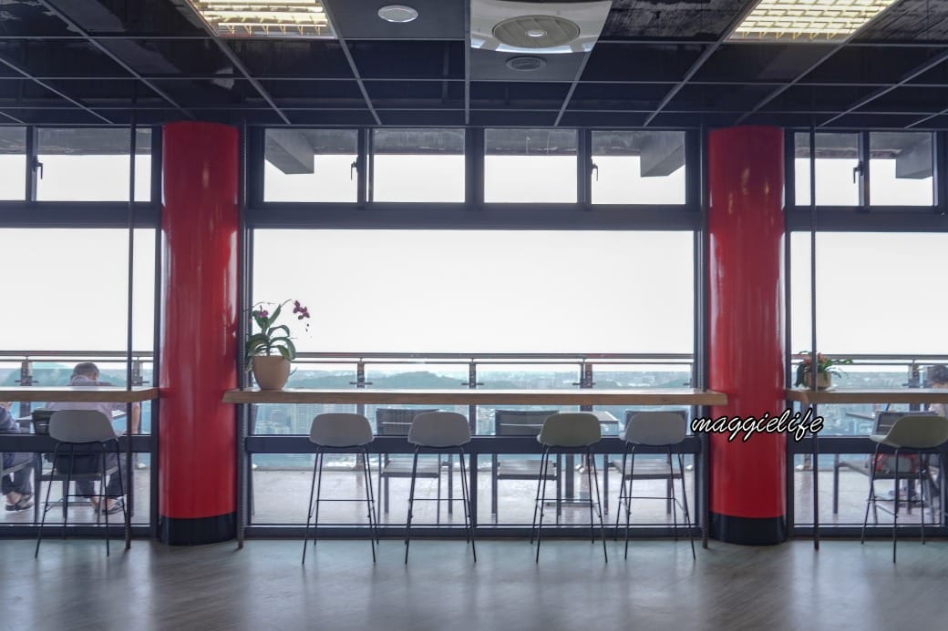 內湖碧山巖藝文休閒中心 ，秘境景觀咖啡不限時，擁百萬無敵景觀，情侶約會看夜景推薦，台北101看飛機看夕陽