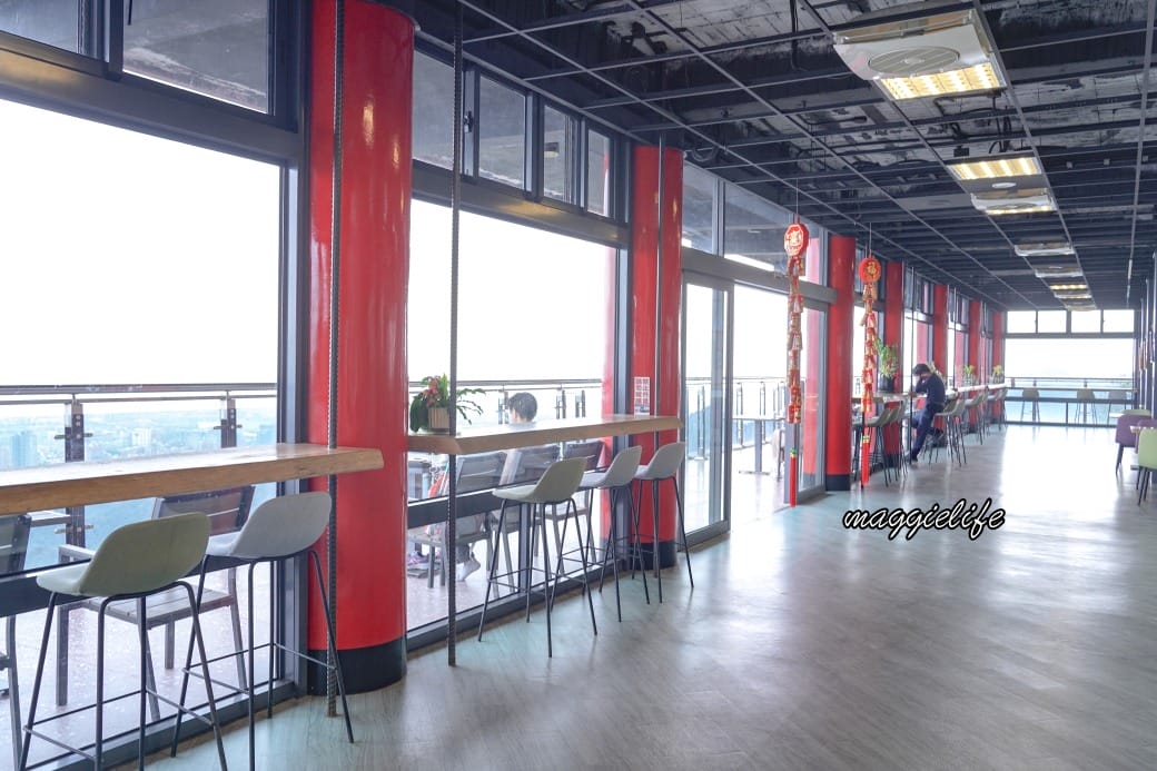 內湖碧山巖藝文休閒中心 ，秘境景觀咖啡不限時，擁百萬無敵景觀，情侶約會看夜景推薦，台北101看飛機看夕陽