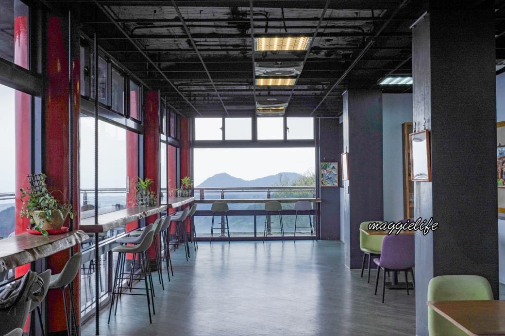 內湖碧山巖藝文休閒中心 ，秘境景觀咖啡不限時，擁百萬無敵景觀，情侶約會看夜景推薦，台北101看飛機看夕陽