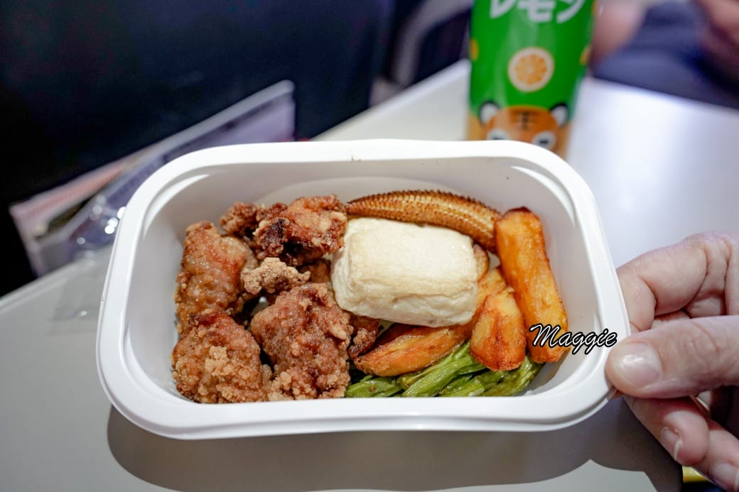 台灣虎航開箱，廉價航空座位空間，餐點，省錢日本自由行到底舒適嗎？