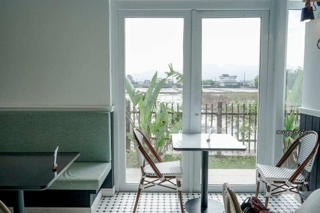 宜蘭景點｜黑RURU CAFE，跟超萌笑笑羊一起喝咖啡，還可以餵笑笑羊，超可愛的，菜單