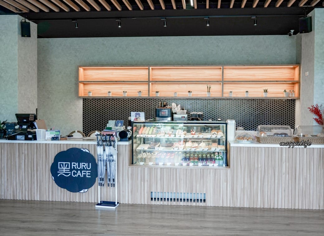 宜蘭景點｜黑RURU CAFE，跟超萌笑笑羊一起喝咖啡，還可以餵笑笑羊，超可愛的，菜單