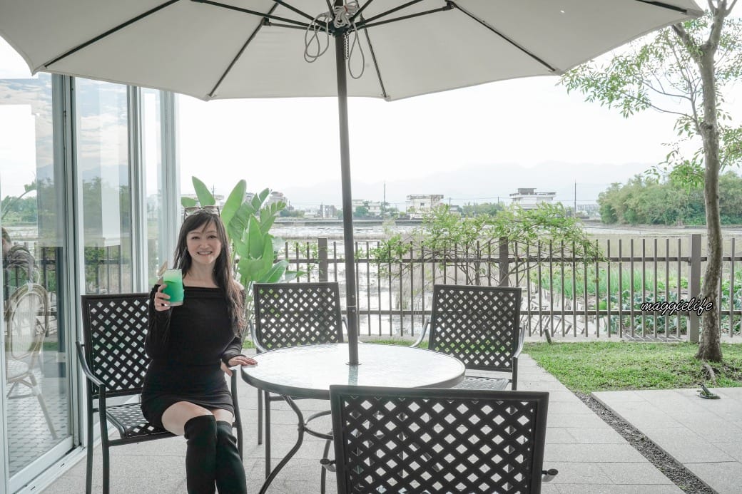 宜蘭景點｜黑RURU CAFE，跟超萌笑笑羊一起喝咖啡，還可以餵笑笑羊，超可愛的，菜單 @瑪姬幸福過日子