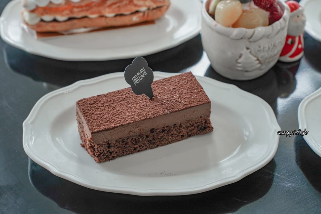 宜蘭景點｜黑RURU CAFE，跟超萌笑笑羊一起喝咖啡，還可以餵笑笑羊，超可愛的，菜單