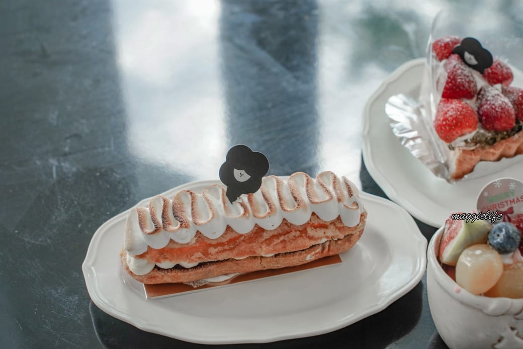 宜蘭景點｜黑RURU CAFE，跟超萌笑笑羊一起喝咖啡，還可以餵笑笑羊，超可愛的，菜單