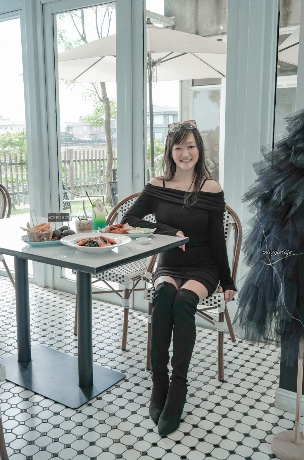 宜蘭景點｜黑RURU CAFE，跟超萌笑笑羊一起喝咖啡，還可以餵笑笑羊，超可愛的，菜單