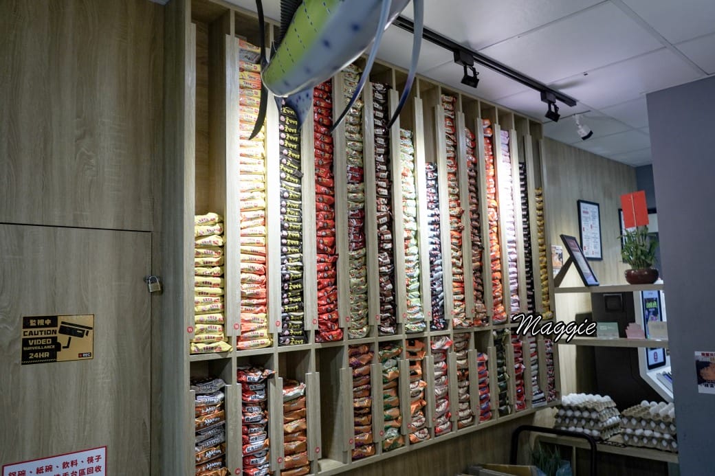 24小時韓國無人拉麵店台北也有拉，新開幕台北中山站美食，24小時不打烊早餐早午餐午餐晚餐宵夜通通可以吃