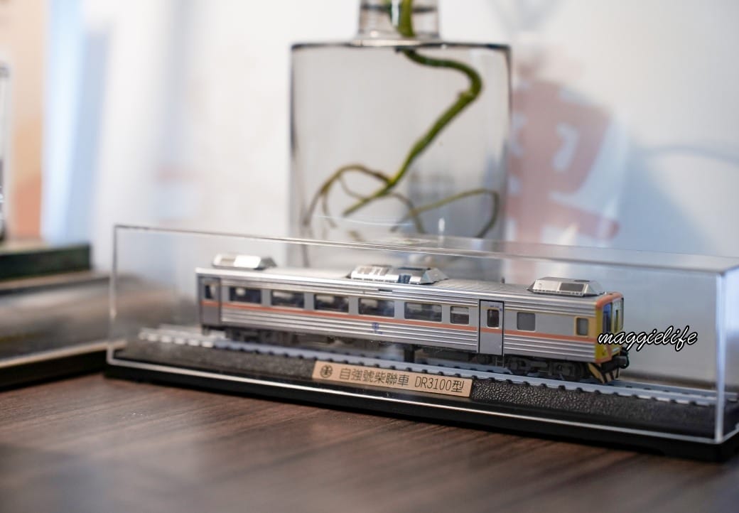 台中咖啡|Mamonaku Cafe把自強號火車變成咖啡廳拉,火車月台上的復古主題咖啡廳 - 第18張圖 台中咖啡|Mamonaku Cafe把自強號火車變成咖啡廳拉,火車月台上的復古主題咖啡廳